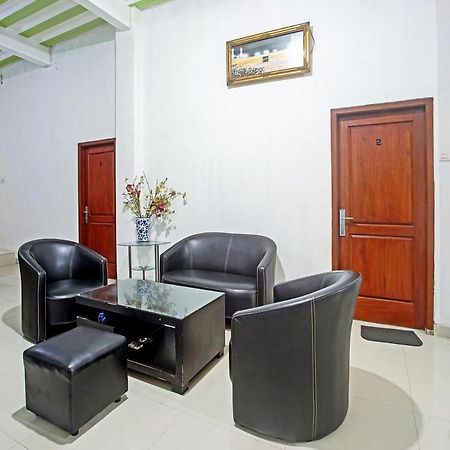 Oyo Life 90587 Domen Homestay Syariah Krui Exterior foto