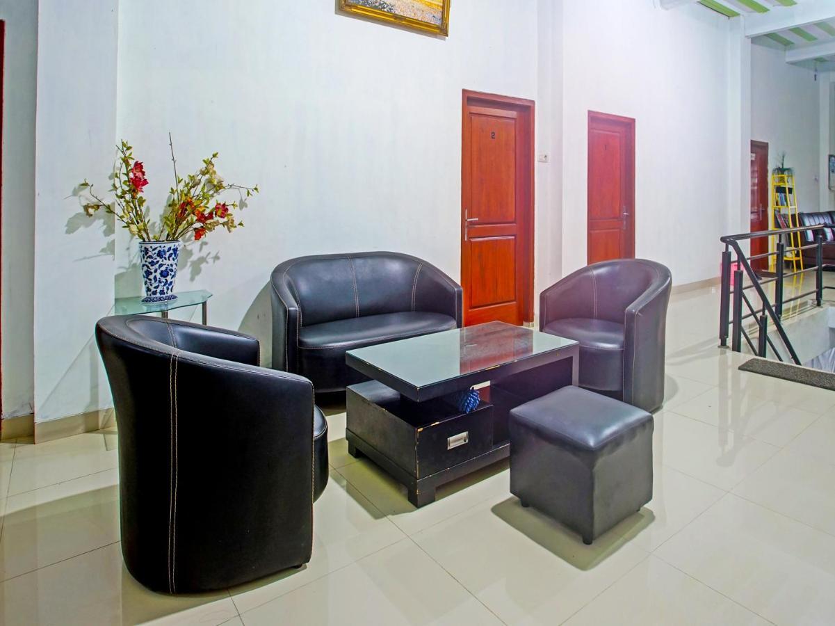 Oyo Life 90587 Domen Homestay Syariah Krui Exterior foto